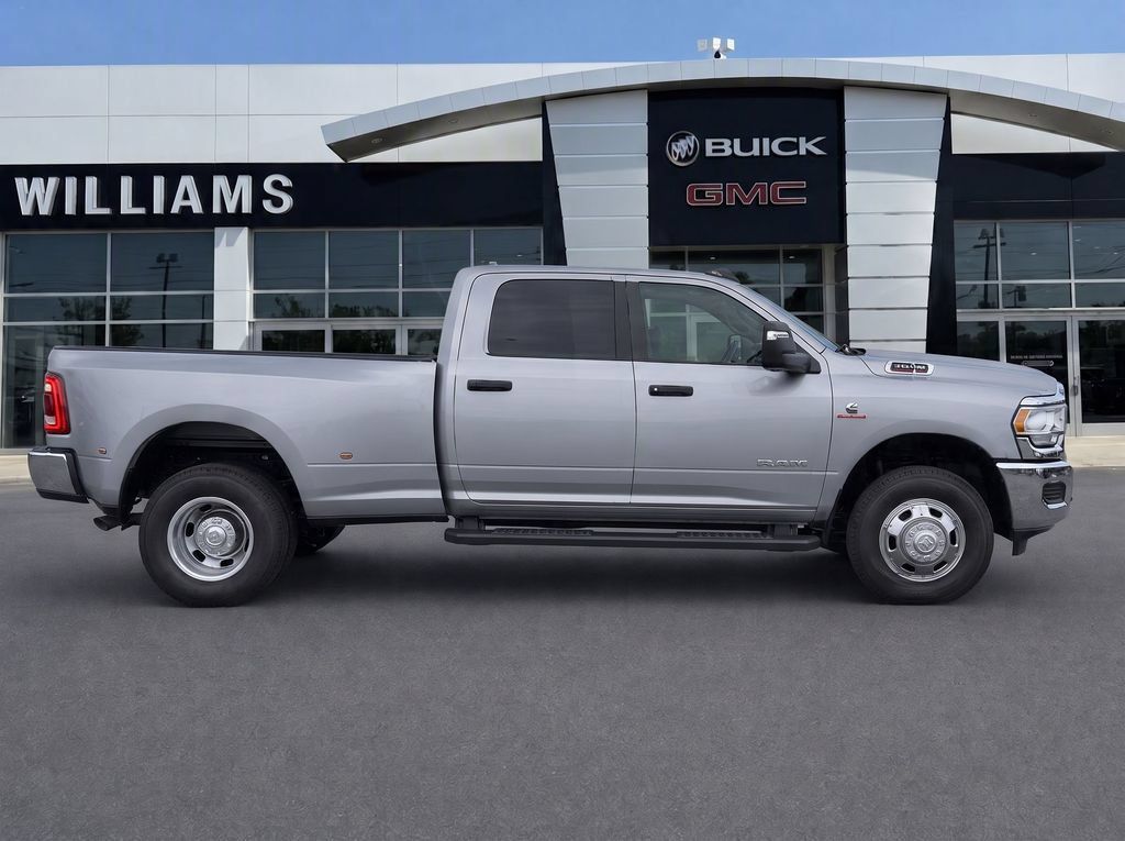 Used 2024 RAM 3500 Big Horn AWD/4WD image 8