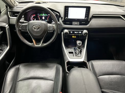 Used 2019 Toyota RAV4 Limited FWD image 29