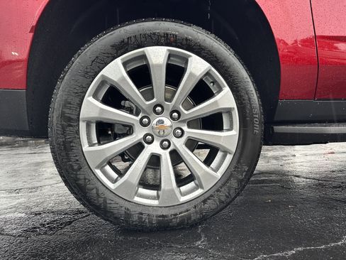 New 2026 Chevrolet Suburban Premier RWD image 19