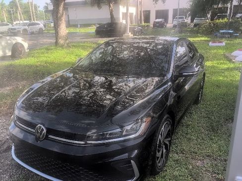 Used 2025 Volkswagen Jetta SEL FWD image 2