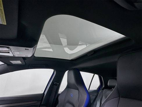 Certified 2024 Volkswagen Golf R image 11