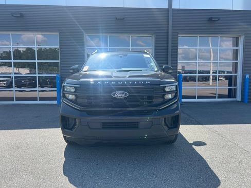 Used 2025 Ford Expedition Active RWD image 5