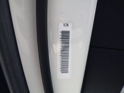 Used 2021 Bentley Continental GT image 21