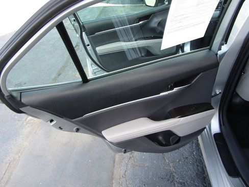 Used 2023 Toyota Camry XLE FWD image 27