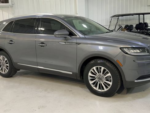 Used 2022 Lincoln Nautilus FWD w/ Premium Package image 3