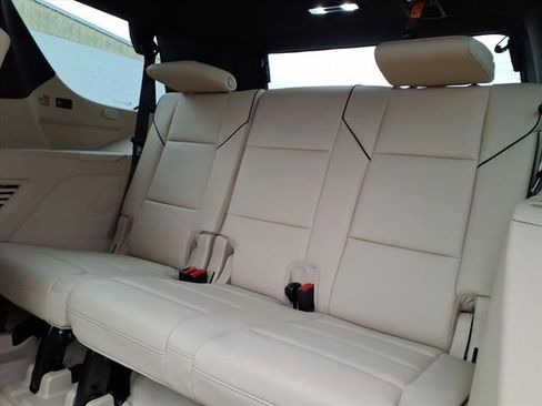 Certified 2023 Cadillac Escalade Premium Luxury image 18