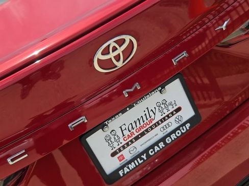 Used 2025 Toyota Camry XLE FWD image 9