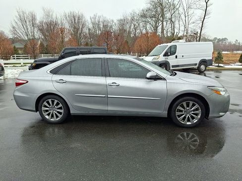 Used 2017 Toyota Camry XLE w/ Moonroof Package image 10