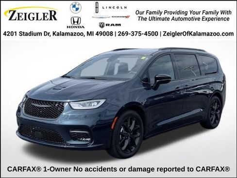 Used 2025 Chrysler Pacifica Limited FWD image 1