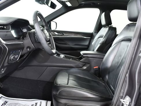 Used 2022 Jeep Grand Cherokee Overland AWD/4WD image 6