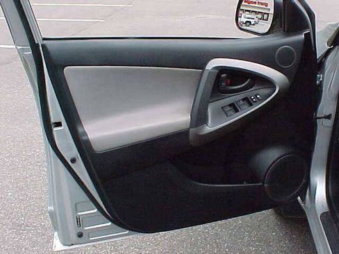 Used 2009 Toyota RAV4 4WD image 18