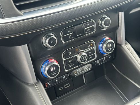 Used 2023 GMC Yukon XL SLT w/ SLT Premium Package image 21