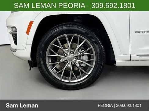 New 2025 Jeep Grand Cherokee Summit image 31