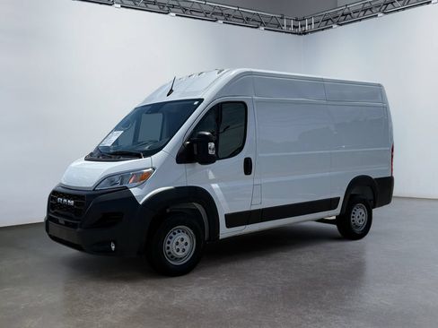 Used 2025 RAM ProMaster 2500 w/ Convenience Group FWD image 7