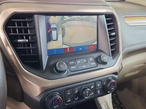 Used 2019 GMC Acadia Denali w/ Technology Package FWD image 17