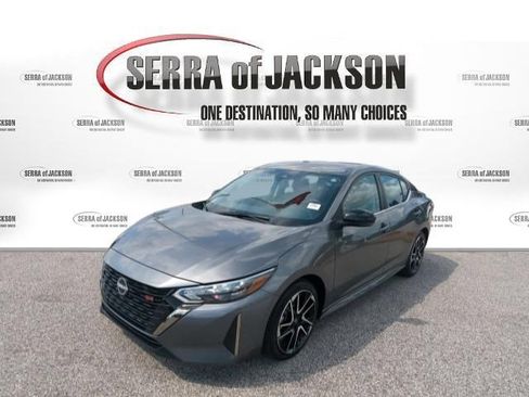 Used 2025 Nissan Sentra SR FWD image 5