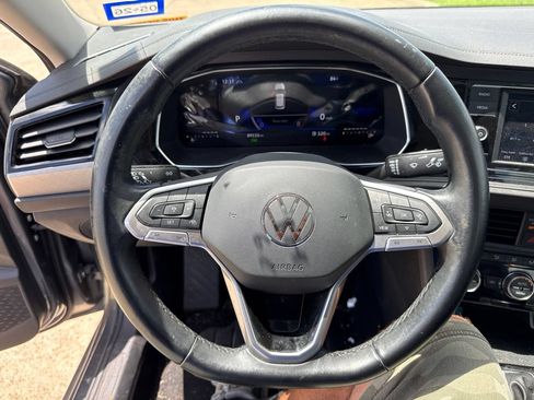 Used 2023 Volkswagen Jetta SE FWD image 22