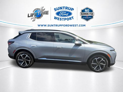 Used 2024 Chevrolet Equinox EV LT AWD/4WD image 2