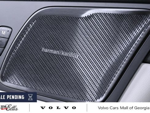 Certified 2023 Volvo XC60 B5 Plus w/ Climate Package image 9