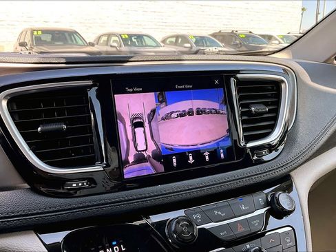 Used 2018 Chrysler Pacifica Limited w/ Advanced Safetytec Group FWD image 33