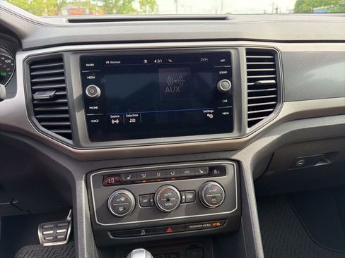 Used 2020 Volkswagen Atlas Cross Sport SE w/ Panoramic Sunroof Package AWD/4WD image 19