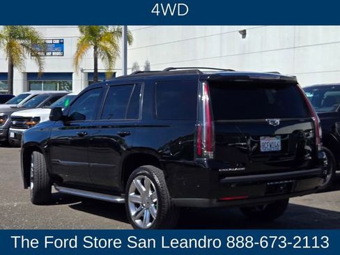 Used 2018 Cadillac Escalade Luxury AWD/4WD image 6