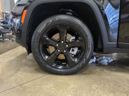 New 2025 Jeep Grand Cherokee L Limited w/ Luxury Tech Group II image 25