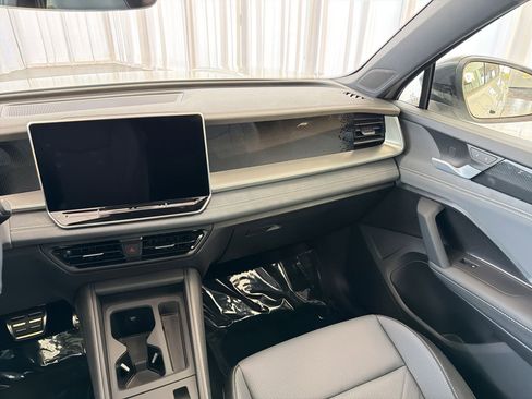 New 2026 Volkswagen Tiguan SE R-Line FWD image 28