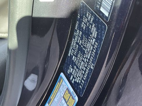 Used 2024 Kia Carnival LX FWD image 14