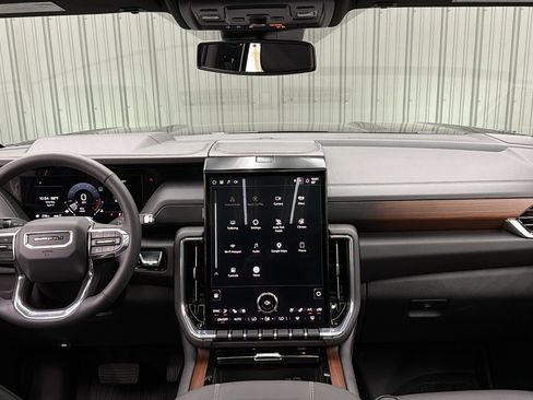 Used 2025 GMC Yukon XL Denali w/ Sun & Power Step Package image 34