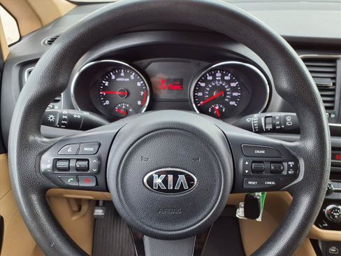 Used 2016 Kia Sedona LX w/ Option Group 020 FWD image 11