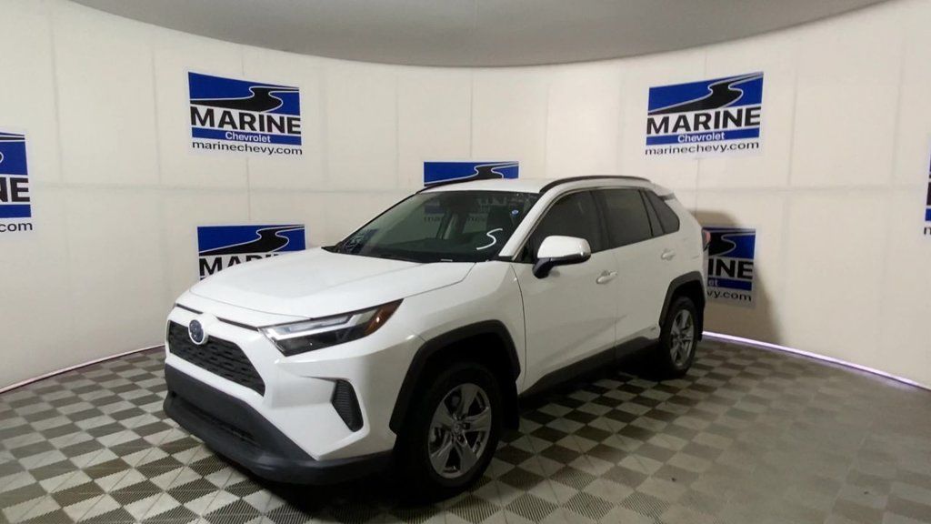 Used 2024 Toyota RAV4 XLE AWD/4WD image 6