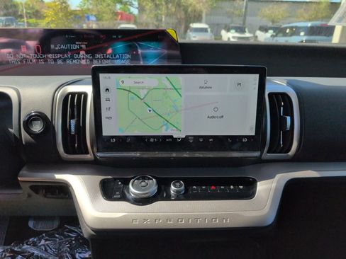 New 2026 Ford Expedition Active image 17