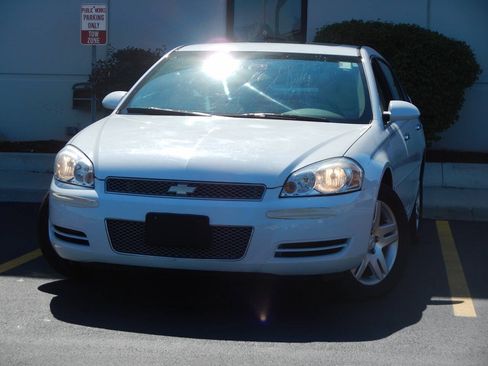 Used 2012 Chevrolet Impala LT w/ LT Sunroof Package FWD image 5