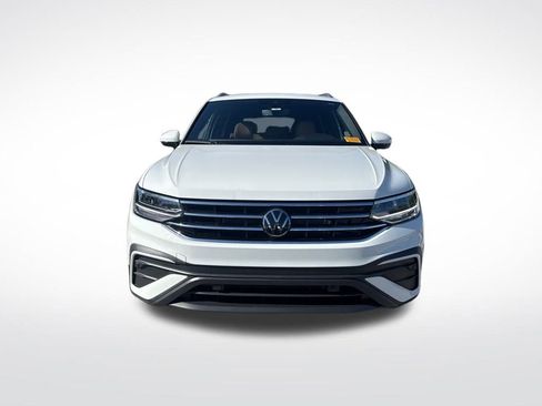 Used 2024 Volkswagen Tiguan SE image 2