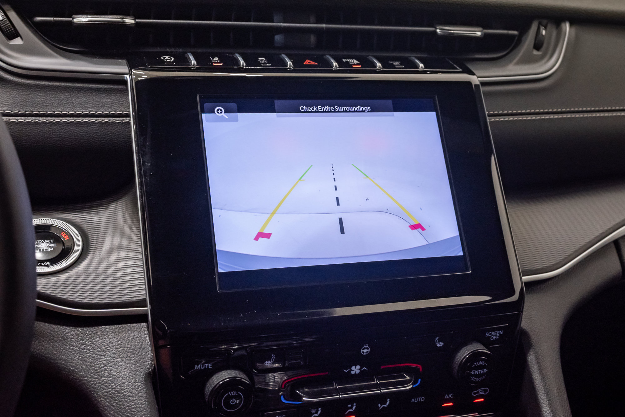 Certified 2025 Jeep Grand Cherokee Altitude AWD/4WD image 16