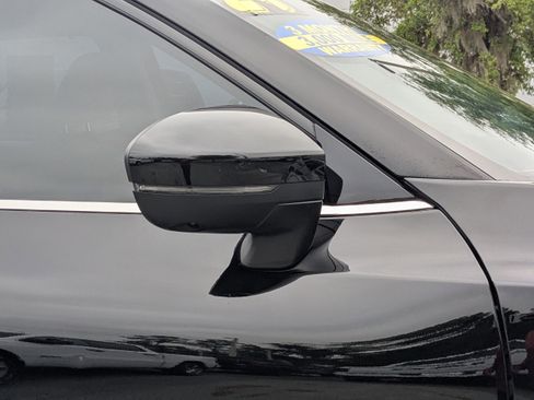 Used 2024 Nissan Pathfinder Platinum FWD image 11