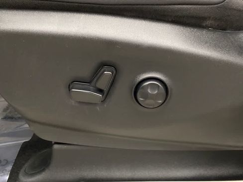 Used 2024 Chrysler Pacifica Touring-L FWD image 15