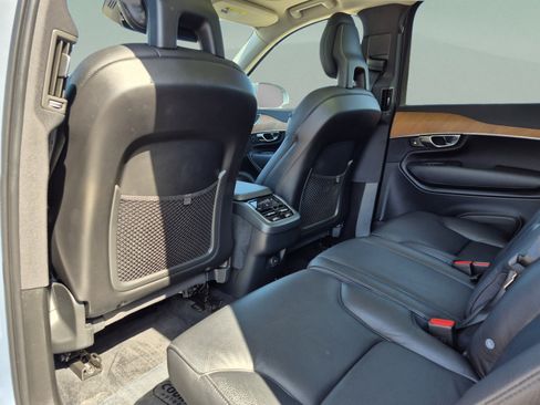 Used 2021 Volvo XC90 T6 Momentum w/ Climate Package AWD/4WD image 16