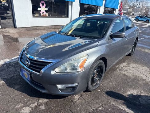 Used 2015 Nissan Altima 2.5 S w/ Power Driver Seat Package image 2