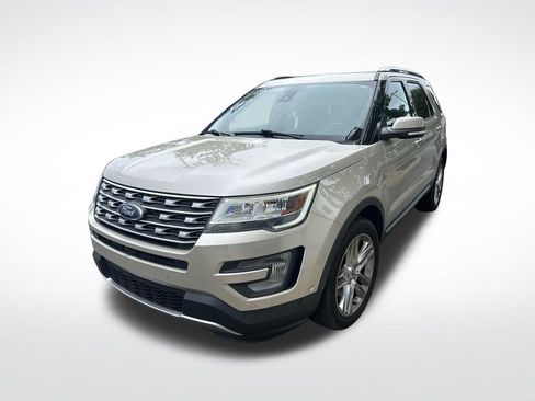 Used 2017 Ford Explorer Limited w/ Equipment Group 301A AWD/4WD image 3