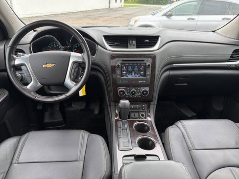 Used 2017 Chevrolet Traverse LT FWD image 21