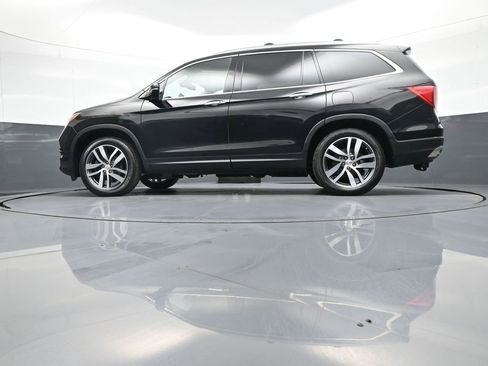Used 2017 Honda Pilot Elite image 37