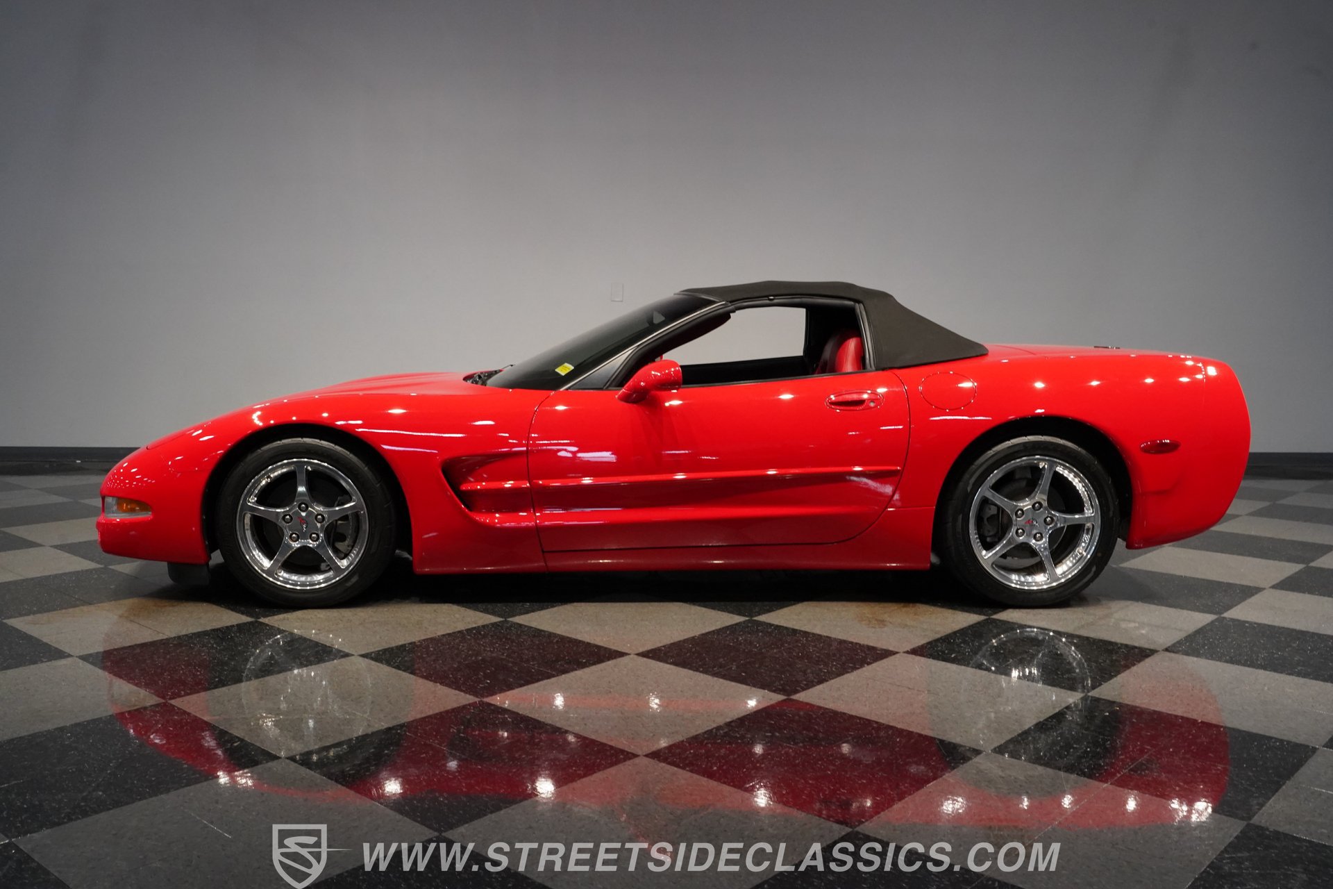 Used 2004 Chevrolet Corvette Convertible w/ Preferred Equipment Group RWD image 2