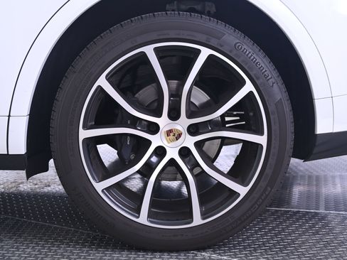 Certified 2023 Porsche Cayenne AWD/4WD image 12