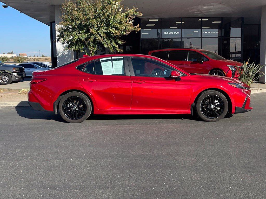 Used 2025 Toyota Camry SE FWD image 3
