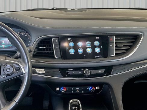 Used 2018 Buick Enclave Essence AWD/4WD image 3