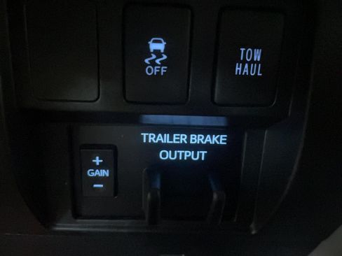 Used 2019 Toyota Tundra SR5 w/ TRD Off Road Package AWD/4WD image 9