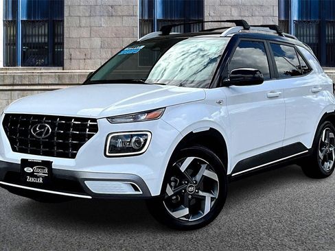 Used 2023 Hyundai Venue Limited image 2