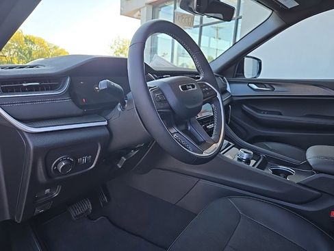 New 2025 Jeep Grand Cherokee Altitude image 34